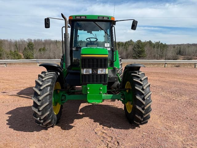 Image of John Deere 7200 equipment image 1