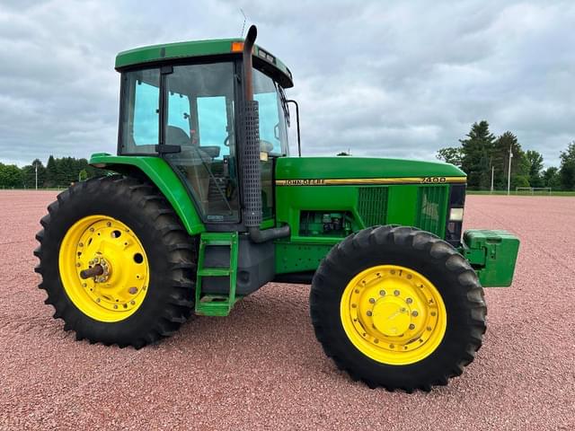 Image of John Deere 7400 equipment image 2