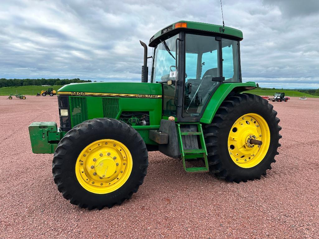 Image of John Deere 7400 Primary image