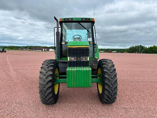 Image of John Deere 7400 equipment image 1