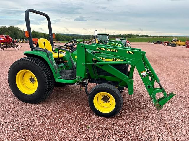 Image of John Deere 4300 equipment image 2