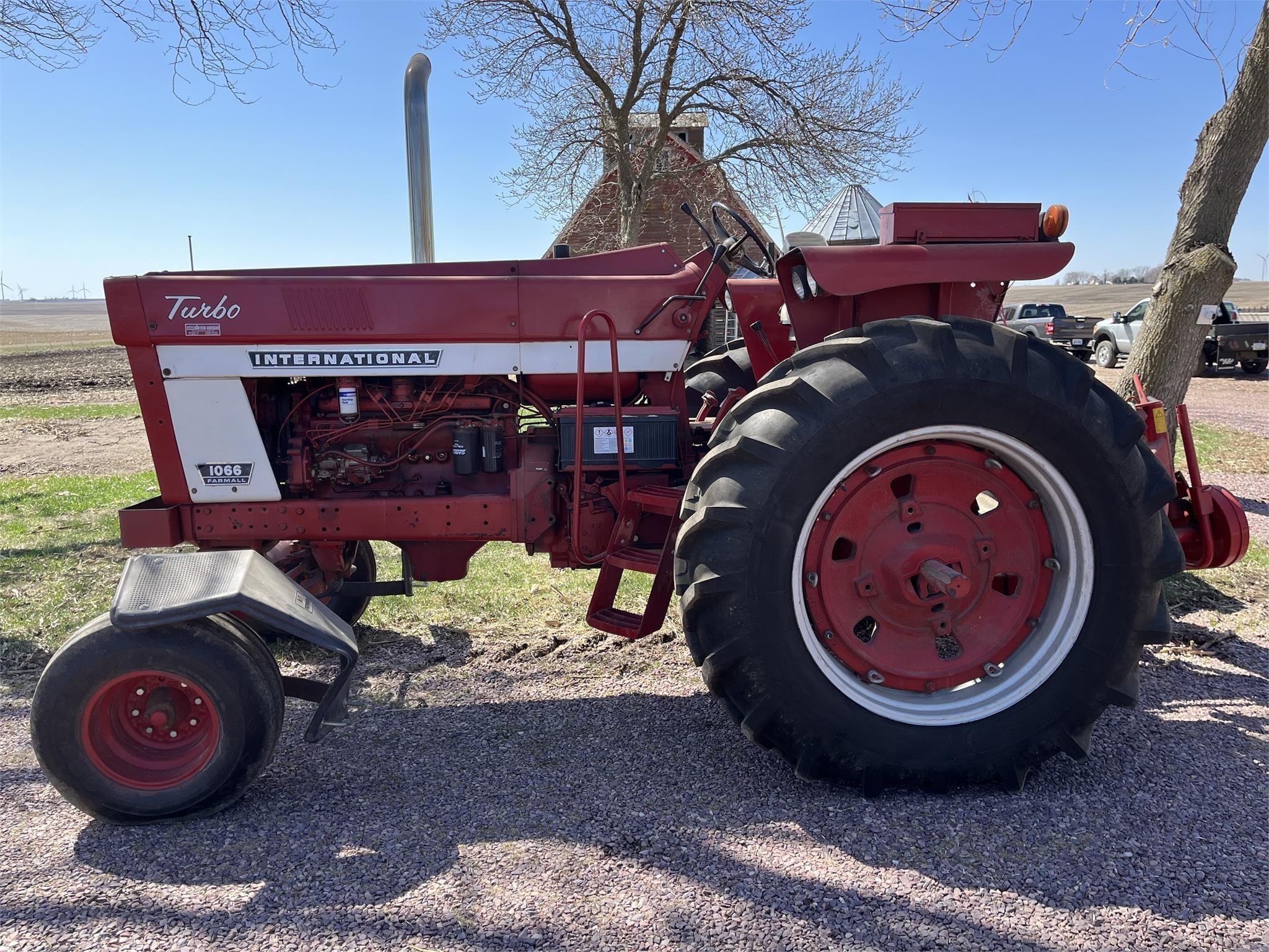 Main image International Harvester 1066