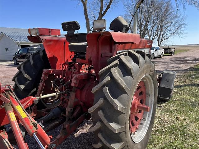 Thumbnail image International Harvester 1066 9