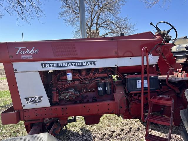 Thumbnail image International Harvester 1066 15