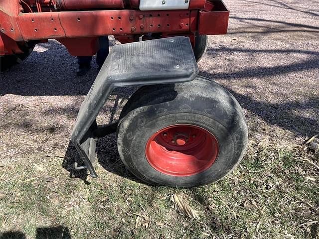 Thumbnail image International Harvester 1066 18