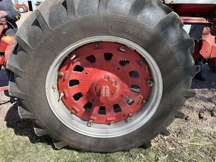 Main image International Harvester 1066 19