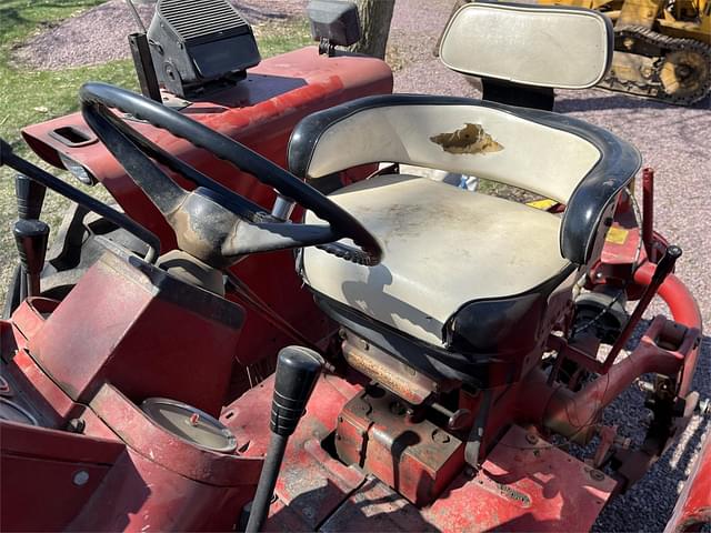 Thumbnail image International Harvester 1066 22