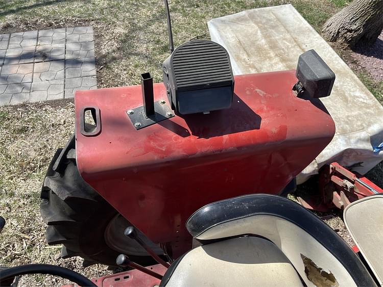 Main image International Harvester 1066 23