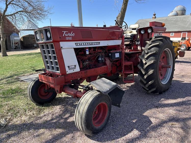 Main image International Harvester 1066 2
