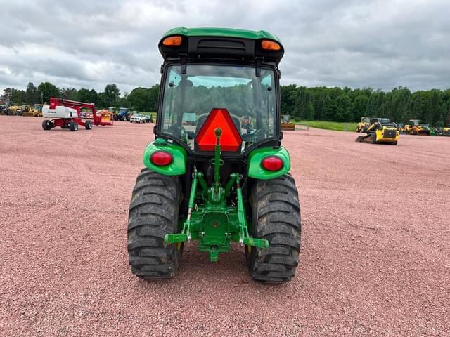 Image of John Deere 3033R equipment image 4