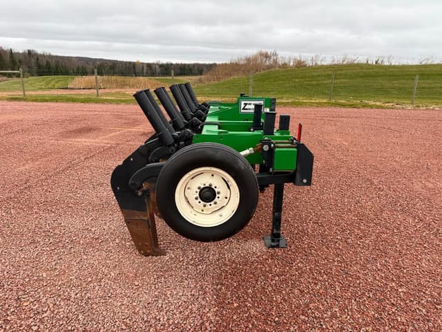 Image of Unverferth Zone-Builder 130 equipment image 2