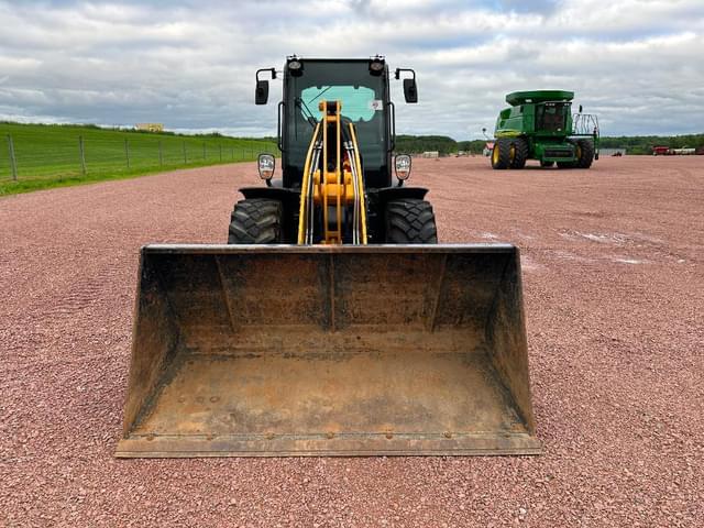 Image of Gehl AL750 equipment image 1