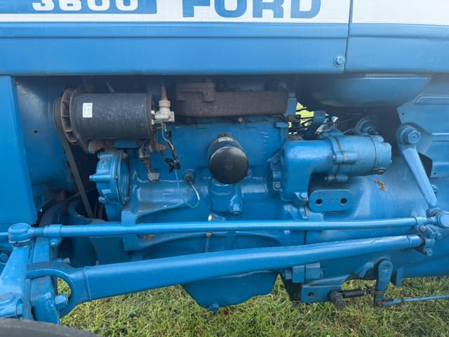 Image of Ford 3600 equipment image 3