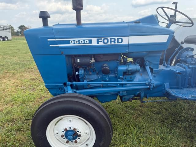 Image of Ford 3600 equipment image 4
