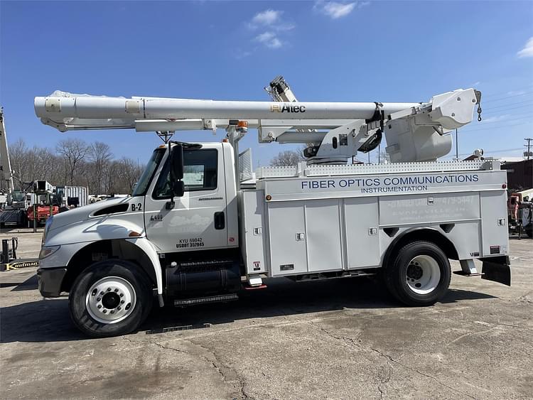 2005 International Dura Star 4400 Equipment Image0
