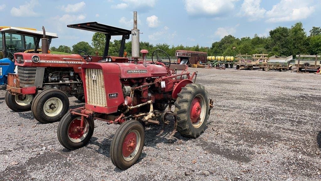 Main image International Harvester 140