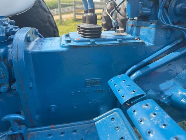 Image of Ford 2000 equipment image 3