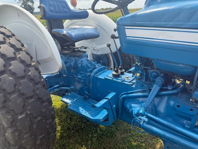 Image of Ford 2000 equipment image 4