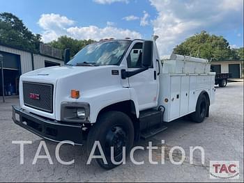 2009 GMC C6500 Equipment Image0