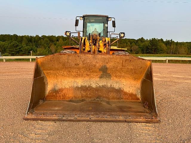 Image of New Holland LW270 equipment image 1