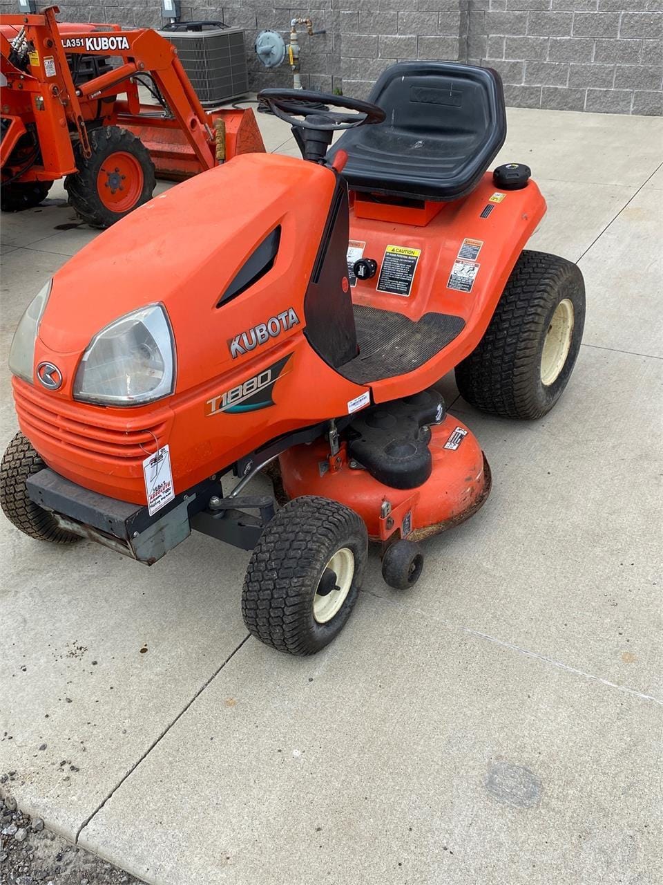 Main image Kubota T1880