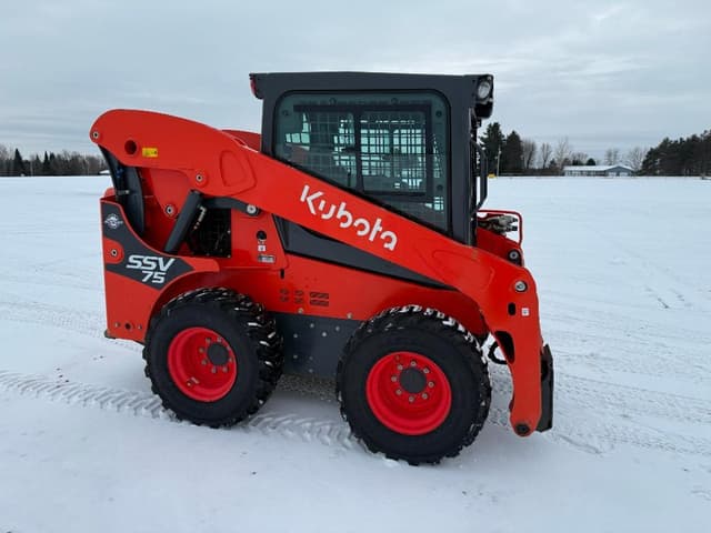 Image of Kubota SSV75 equipment image 2