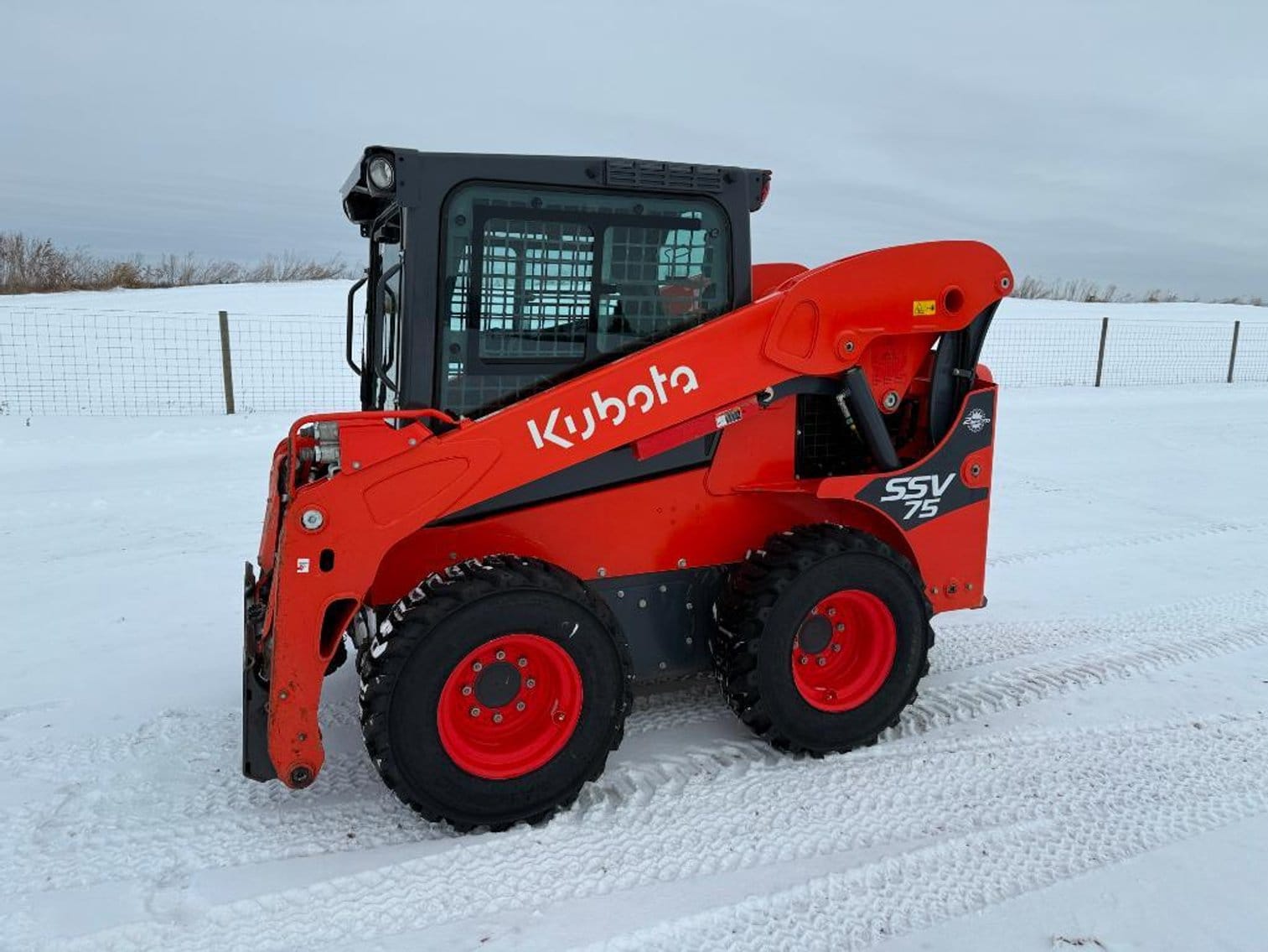 2023 Kubota SSV75 Equipment Image0