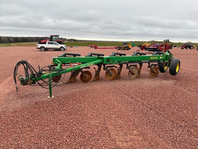 Image of John Deere 2810 equipment image 3