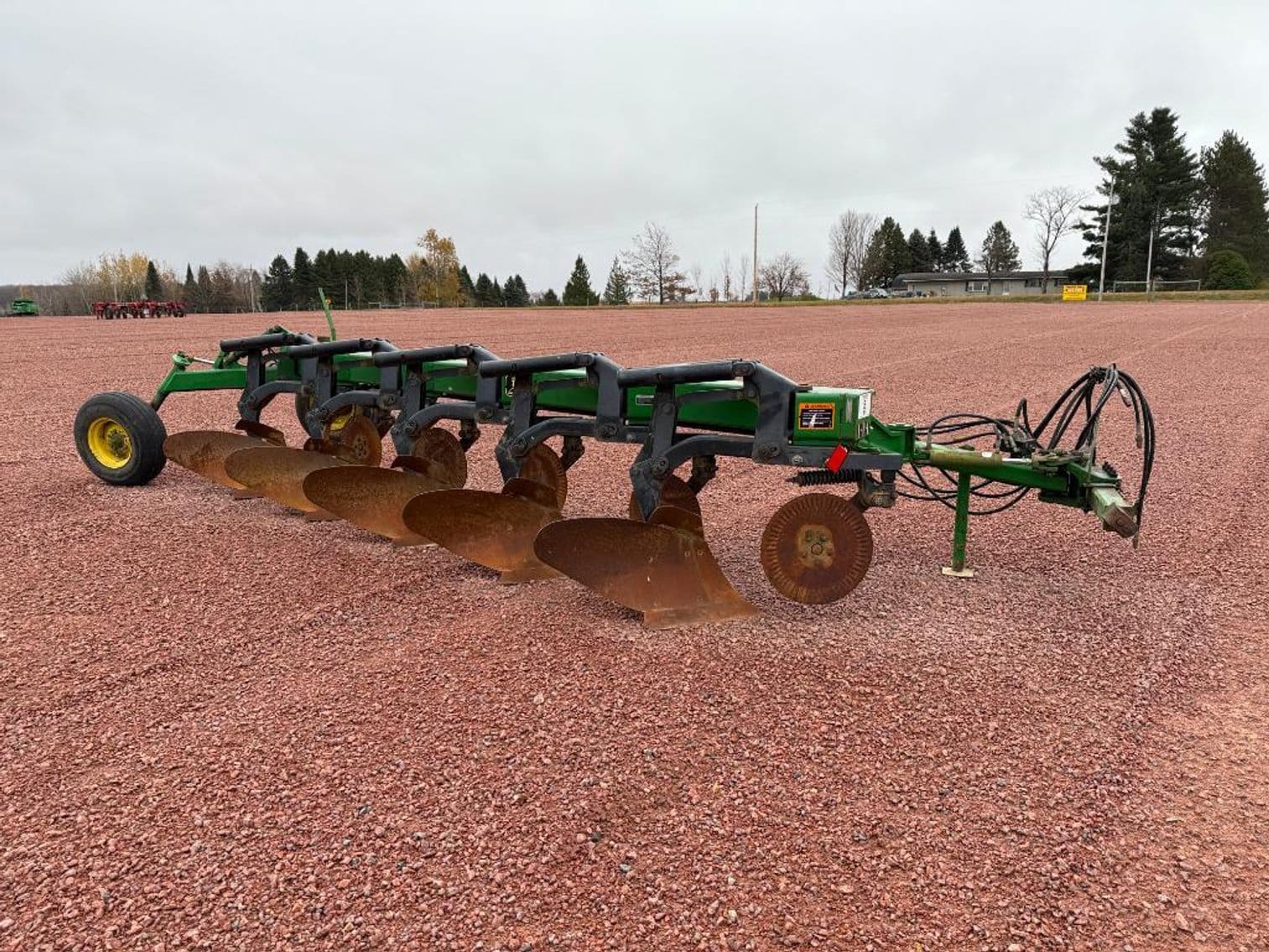 John Deere 2810 Equipment Image0