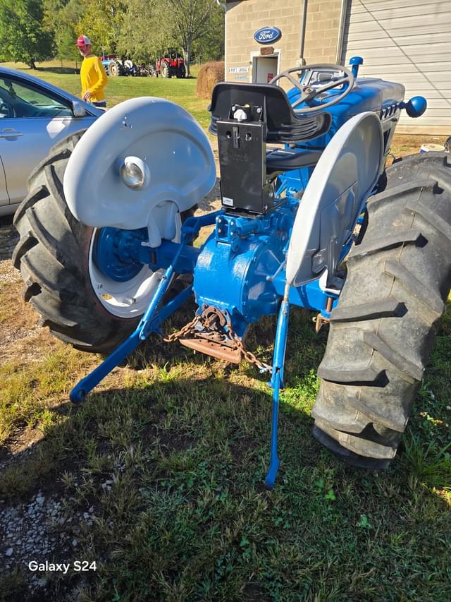 Image of Ford 3000 equipment image 3