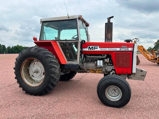 Image of Massey Ferguson 2705 equipment image 2