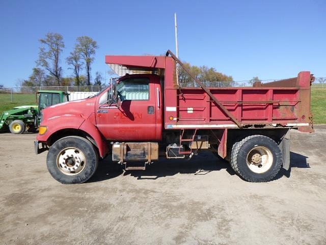 2000 Ford F-750 Equipment Image0