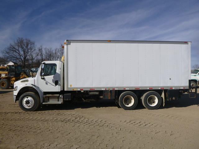 2010 Freightliner M2106 Equipment Image0