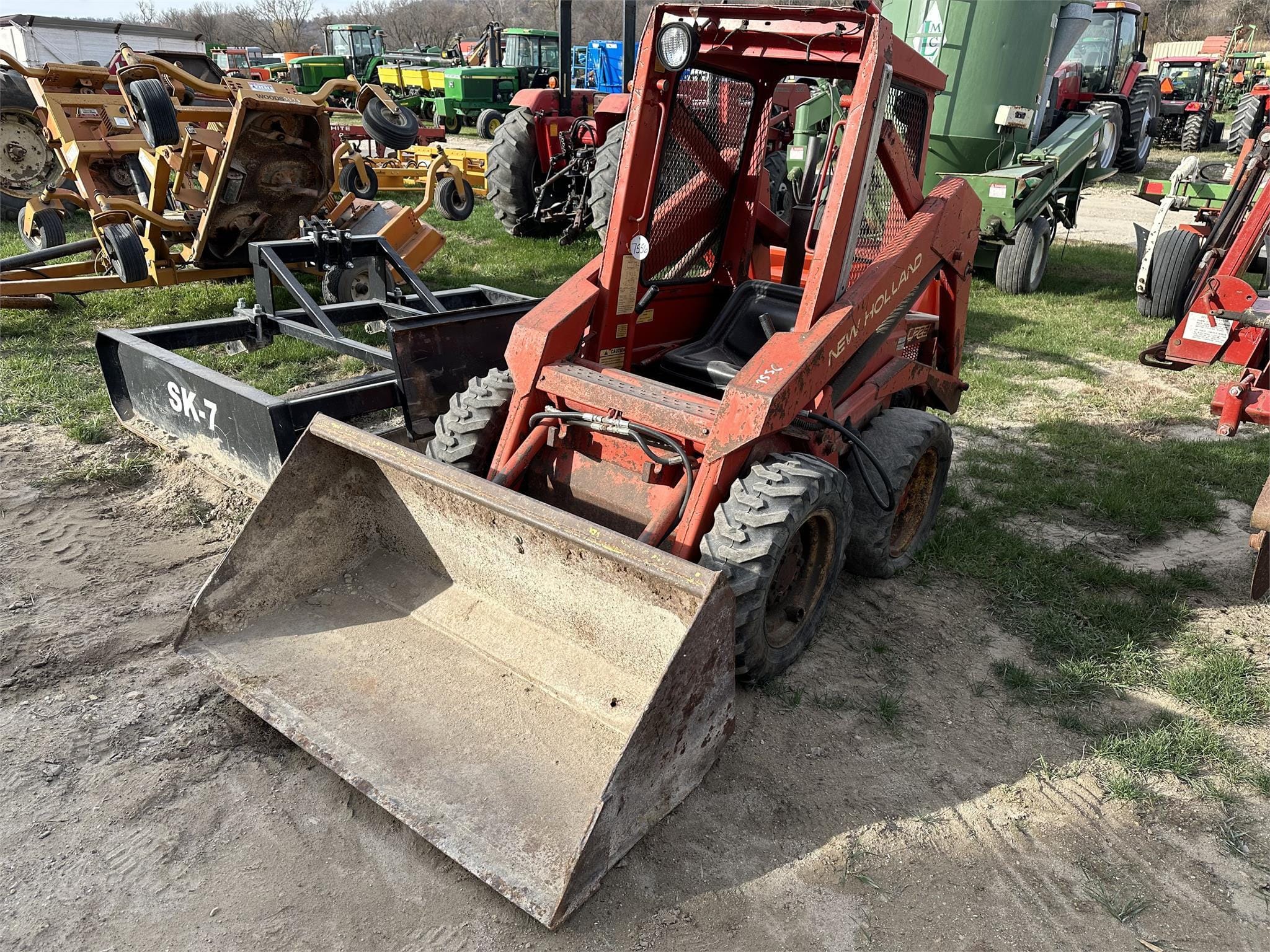 Main image New Holland L225