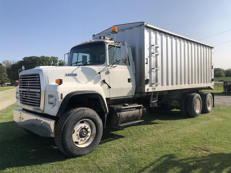 1995 Ford LT9000 Equipment Image0