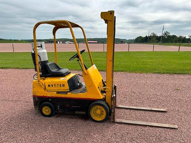 Image of Hyster S30A equipment image 2