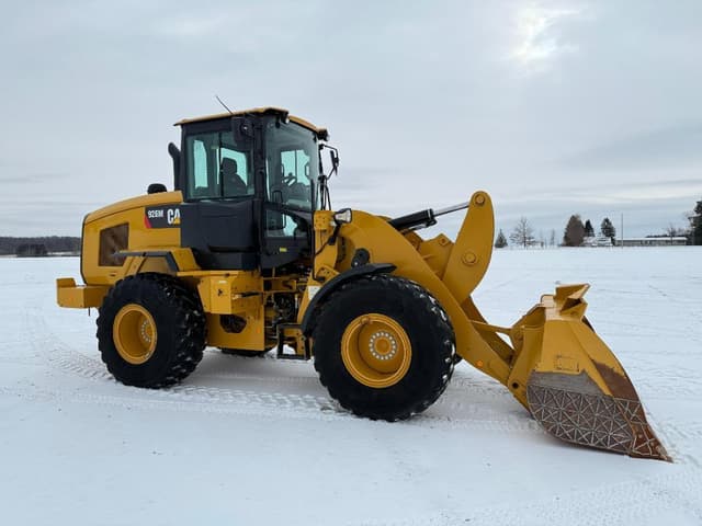 Image of Caterpillar 926M equipment image 2
