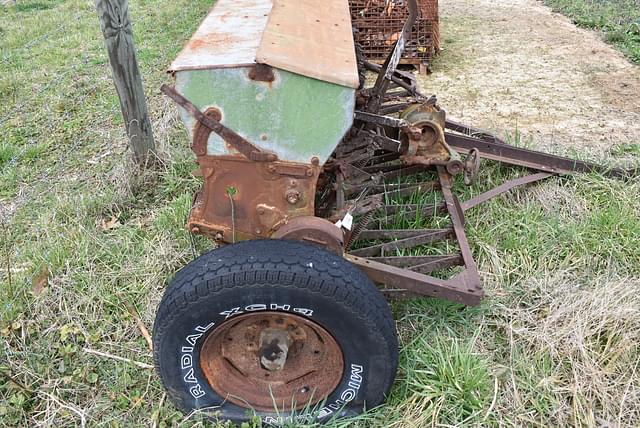 Image of John Deere Van Brunt equipment image 4