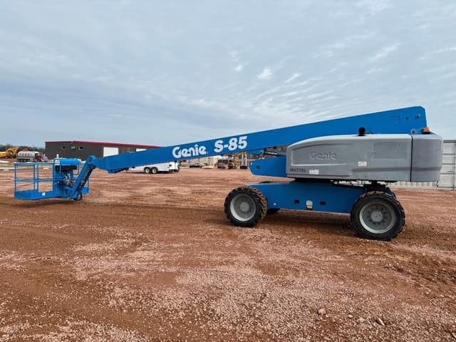 Image of Genie S-85 equipment image 4