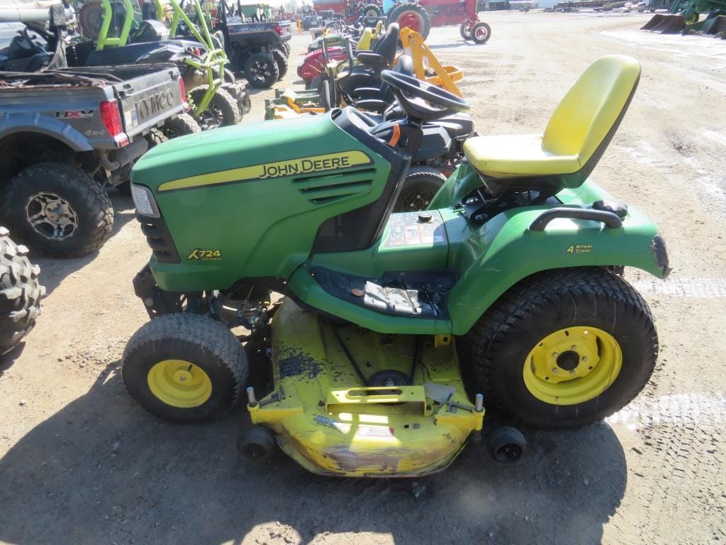 Main image John Deere X724