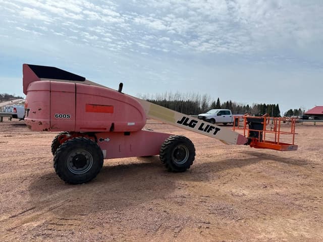 Image of JLG 600S equipment image 2