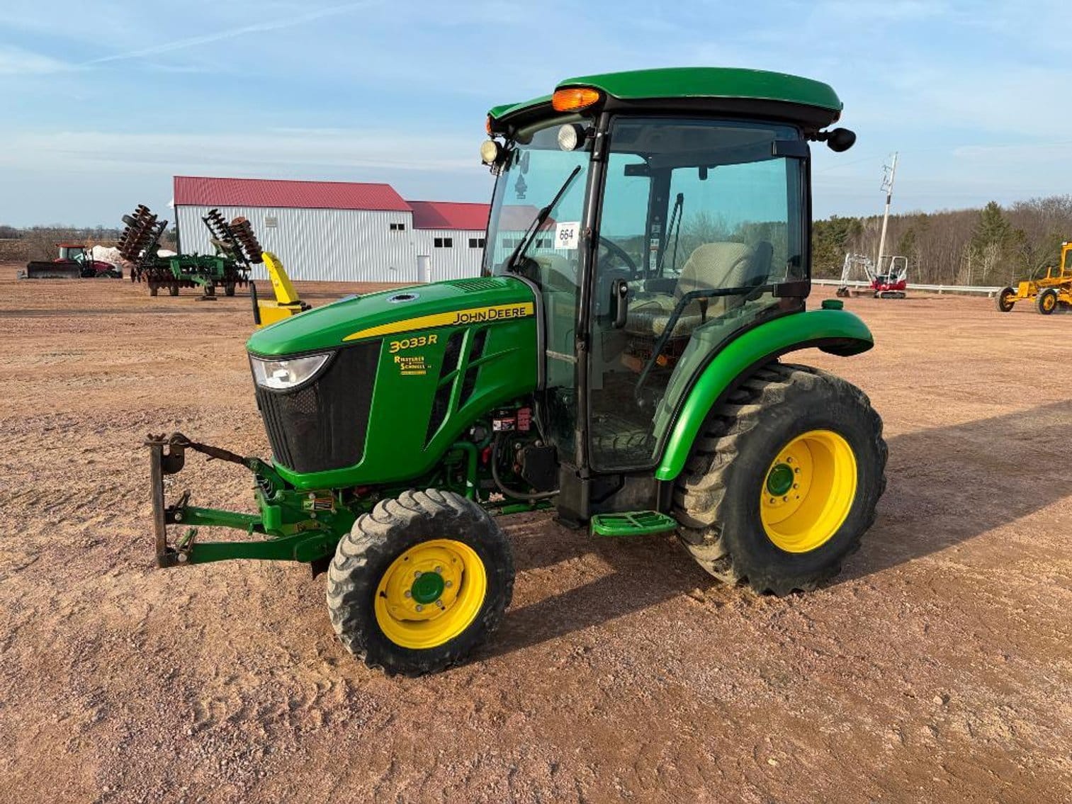 2019 John Deere 3033R Equipment Image0
