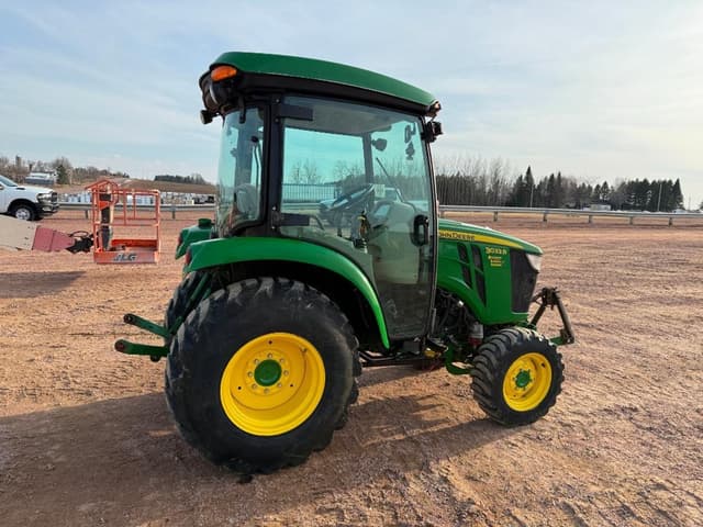 Image of John Deere 3033R equipment image 3
