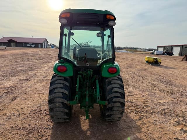Image of John Deere 3033R equipment image 4