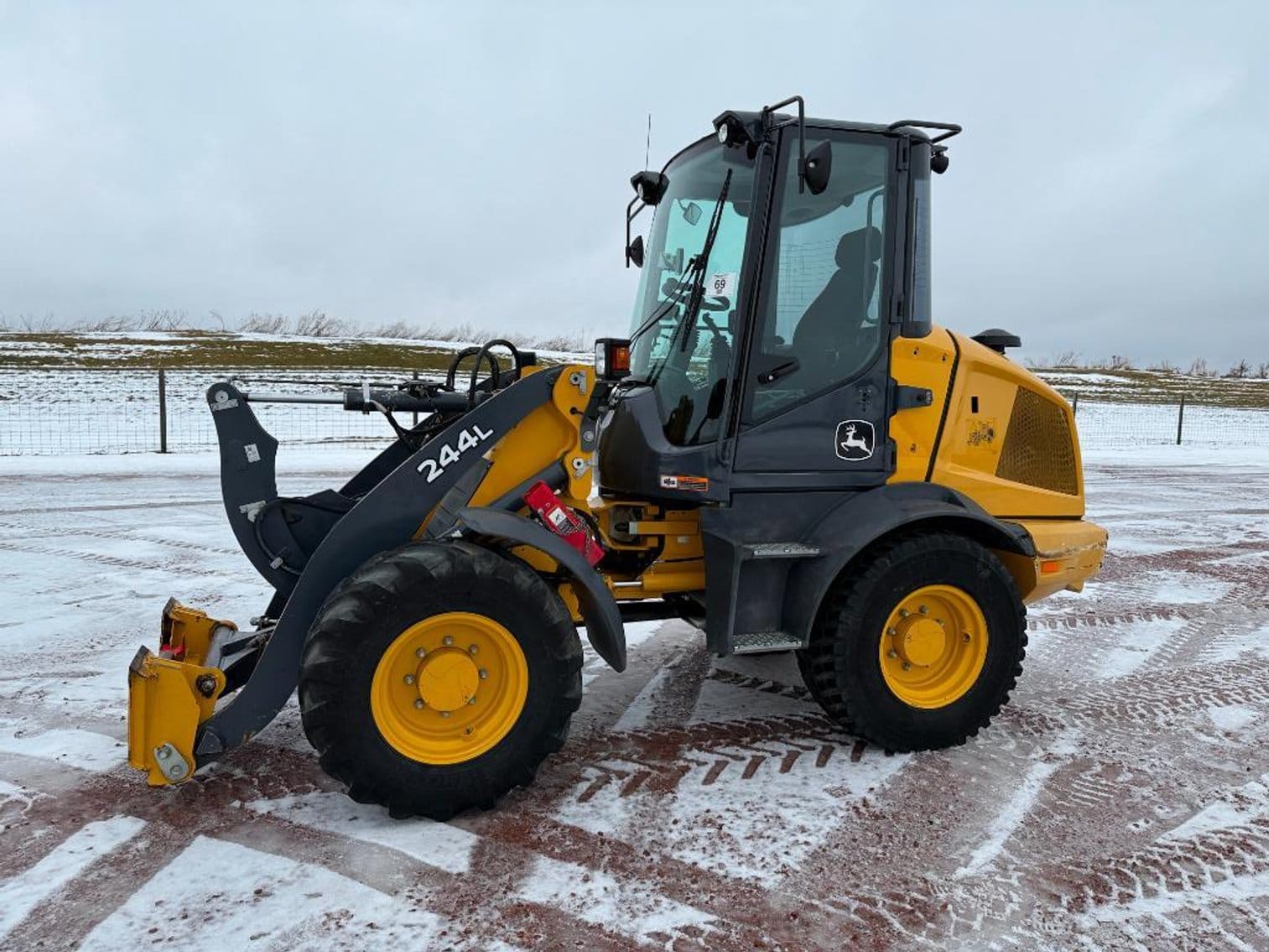 2019 John Deere 244L Equipment Image0
