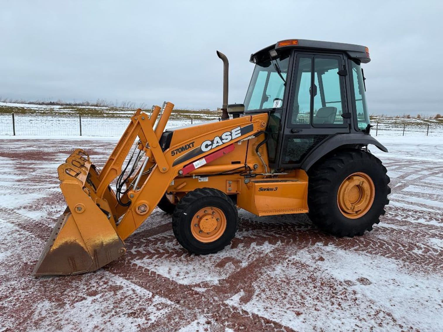 2011 Case 570MXT Equipment Image0