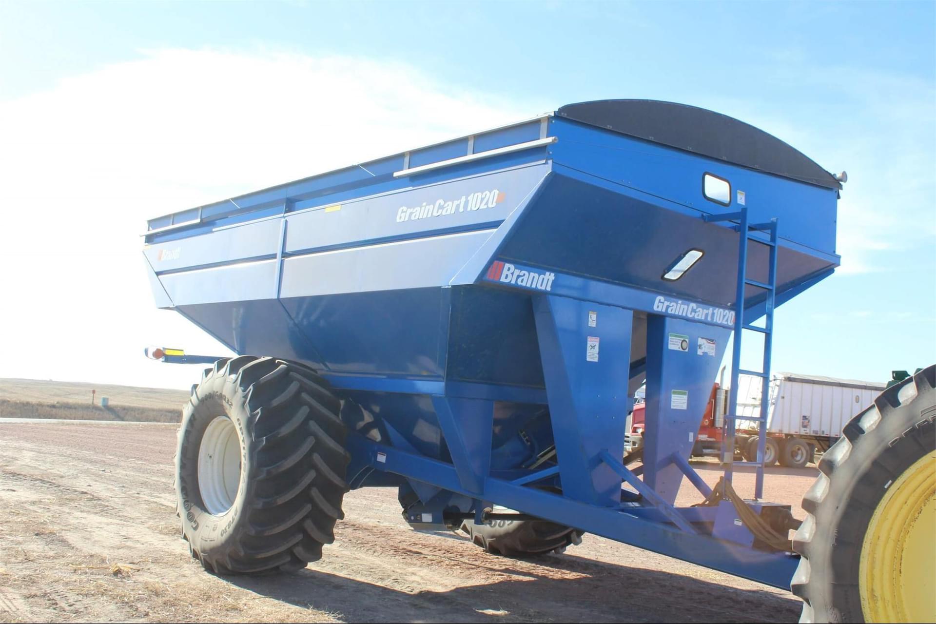 Brandt 1020XR Harvesting Grain Carts for Sale Tractor Zoom