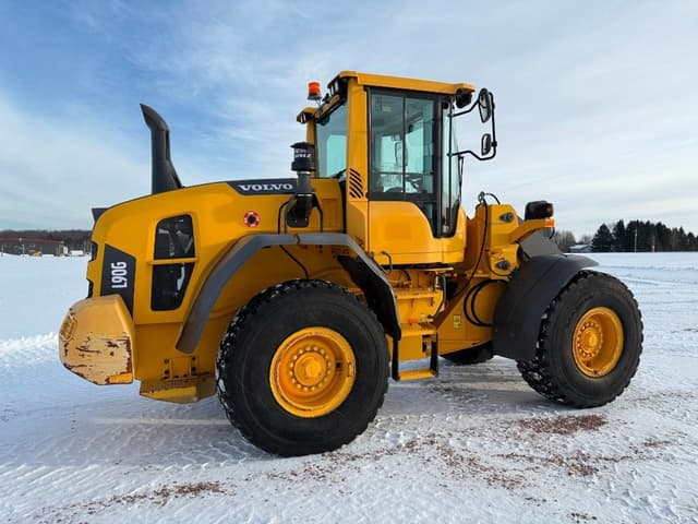 Image of Volvo L90G equipment image 3