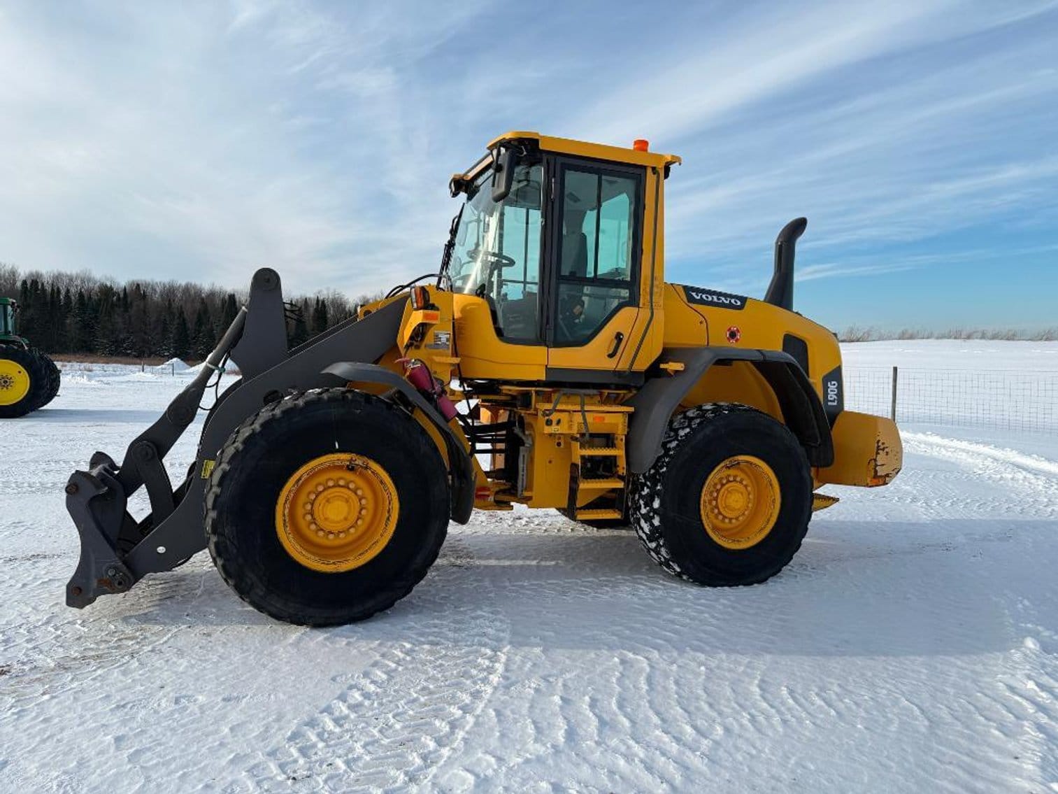 2015 Volvo L90G Equipment Image0