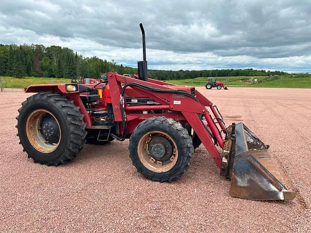 Image of Case IH 685 equipment image 2